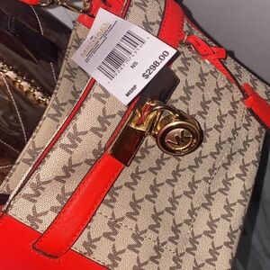 Micheal Kors purse